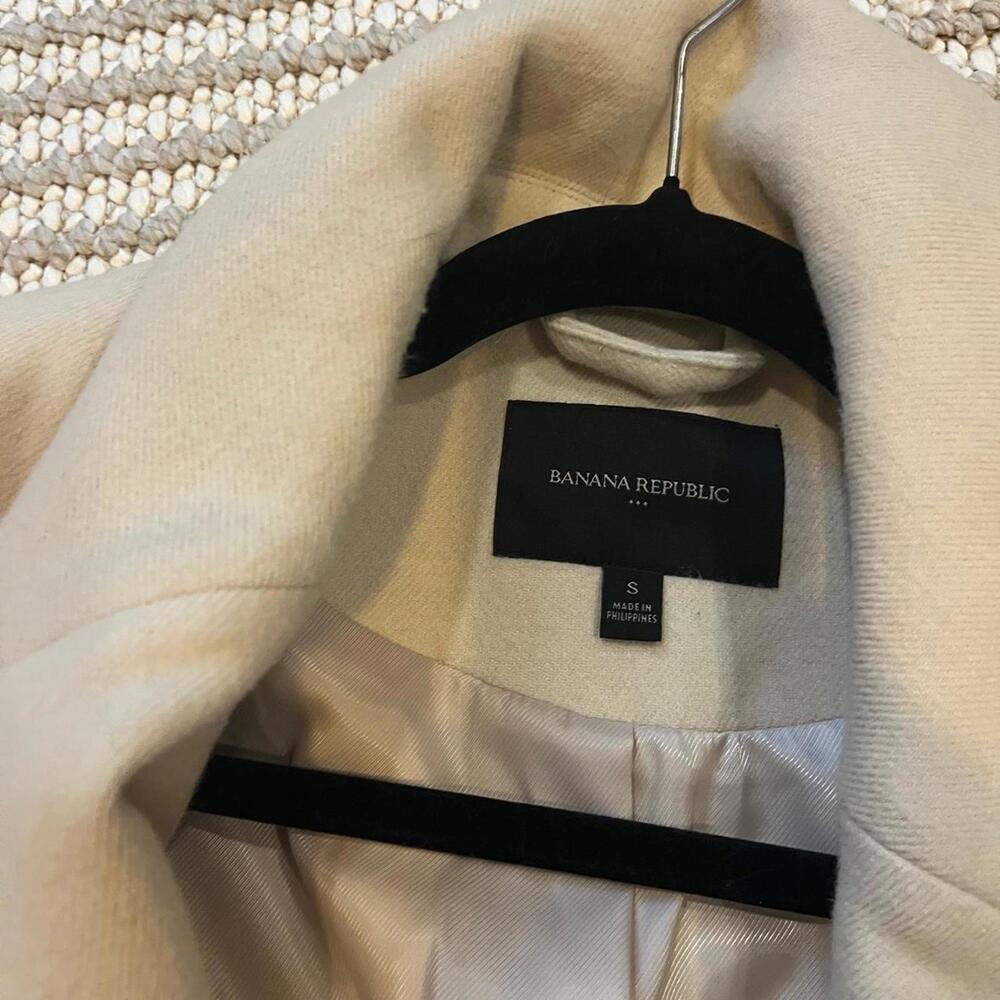 Banana Republic Cream Double Breasted Trench Coat - Picture 3 of 4